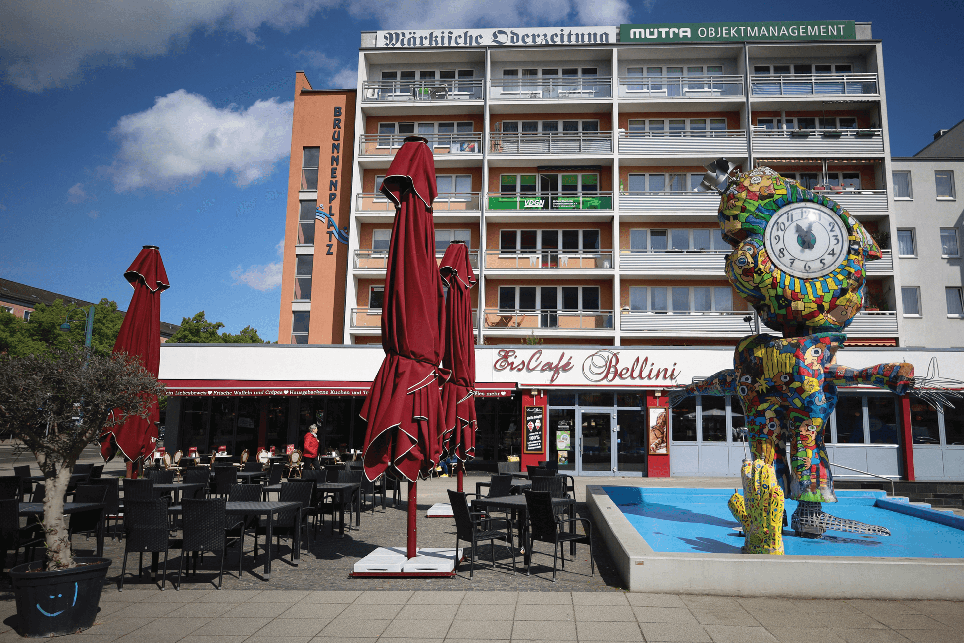 Café Bellini am Brunnenplatz in Frankfurt (Oder), Foto: Anastasiia Kalko, Lizenz: deutsch-polnische Tourist-Information Frankfurt (Oder) / Slubice